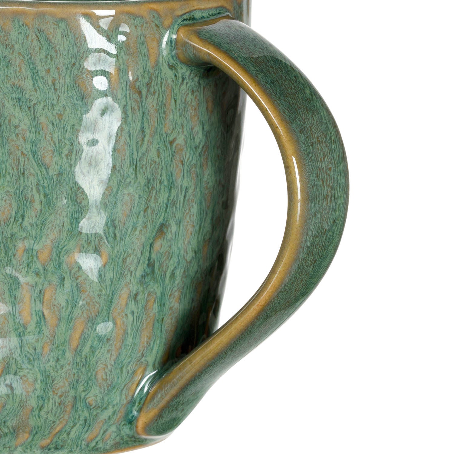 Keramiktasse MATERA grün, Detailansicht Henkel und Oberflächenstruktur mit weißer Gravur