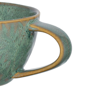 Keramiktasse MATERA mit grüner Glasur, bronzefarbener Henkel und strukturierter Oberfläche, Detailansicht