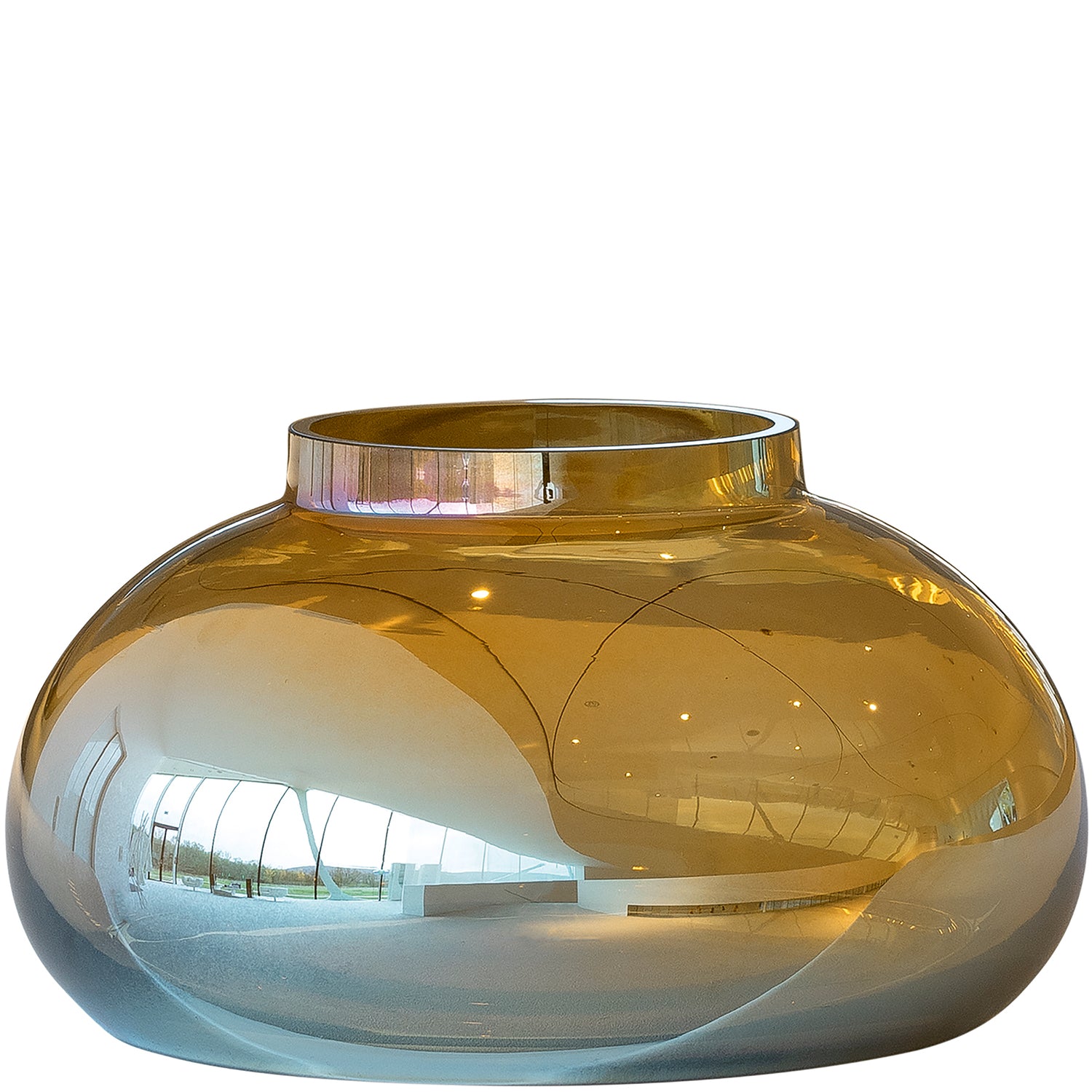 Vase POESIA 14 cm in gold, bauchige Glasform mit Metallrand, vor weißem Hintergrund