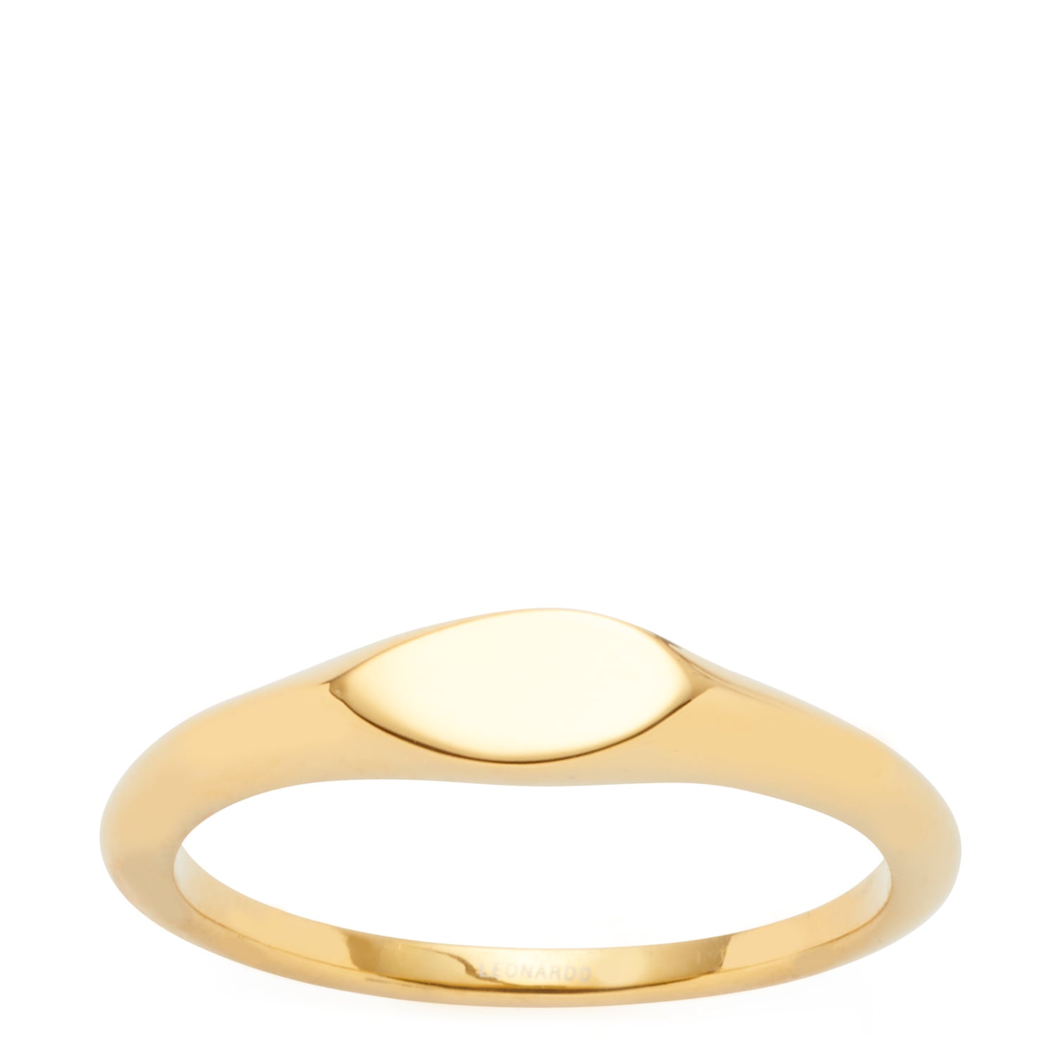 Ring LOVIS 16 CIAO in Gold mit ovalem Stein auf weißem Hintergrund