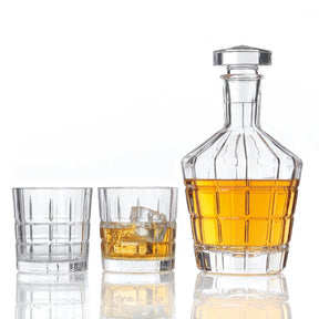Whiskyset SPIRITII 3-teilig mit Karaffe und zwei Gläsern, teilweise mit Whisky gefüllt