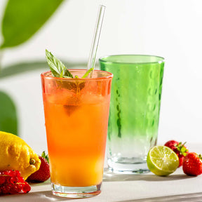 Trinkglas OPTIC mit Cocktail, Minze und Strohalm, Begleitgläser mit Getränken, Zitrone und Erdbeeren