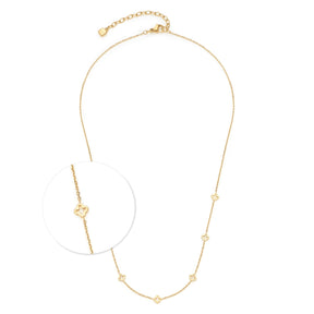 Goldene Halskette JANNA mit kleinen Herzanhängern, Detailaufnahme des Verschlusses