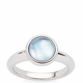 Ring BEA 18 grau blau mit rundem Glascabochon auf weißem Hintergrund