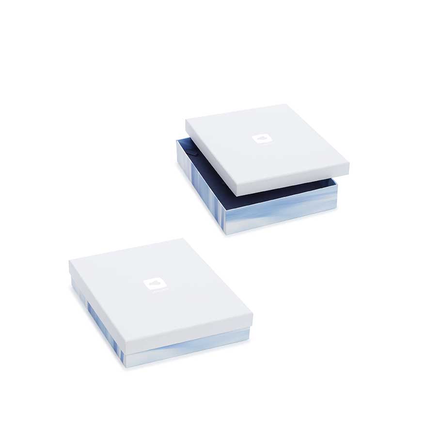 Verpackungsboxen der Halskette BIELLA 70 cm in verschiedenen Farben gestapelt