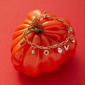 Armband OTELLA gold CIAO auf roter Tomate mit grünem Stielansatz