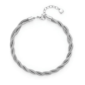 Silbernes Armband SUE mit gedrehtem Muster auf weißem Hintergrund
