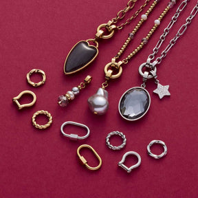Schäkel LENI Clip & Mix in Silber mit Schmuckzubehoer auf rosa Untergrund