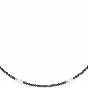Halskette NOLA mit schwarzen Glasperlen und goldenen Akzenten sowie Perlen