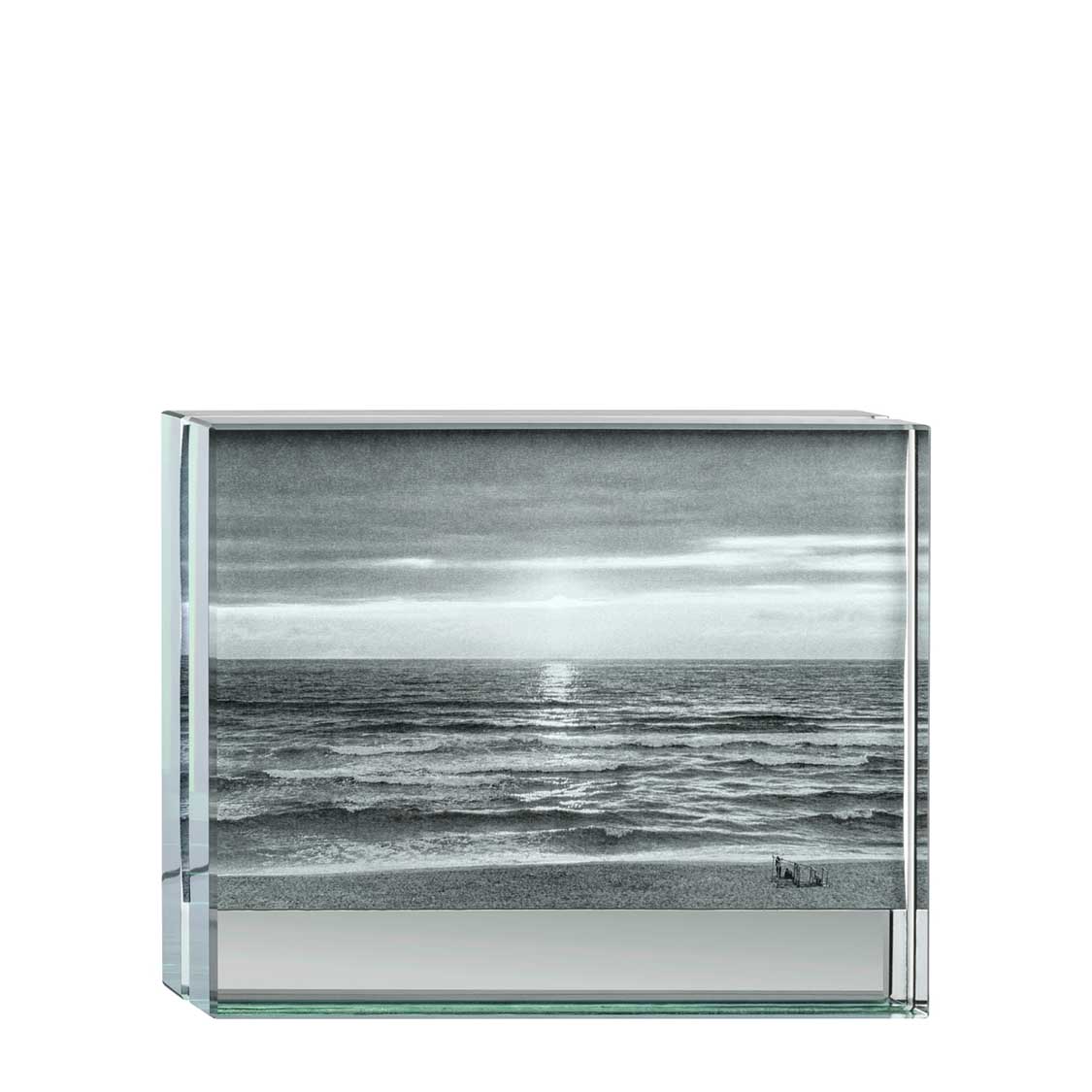 Bilderrahmen LINEA aus Glas mit Schwarzweissfoto einer Meereslandschaft bei Sonnenuntergang