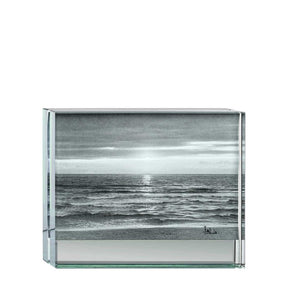 Bilderrahmen LINEA aus Glas mit Schwarzweissfoto einer Meereslandschaft bei Sonnenuntergang