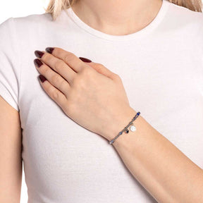 Frau trägt Armband UNITA You & Me CIAO am Handgelenk