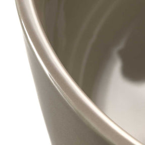 Keramikschale ROMA in Beige, Nahaufnahme des gerundeten Randes und der glatten Oberflaeche