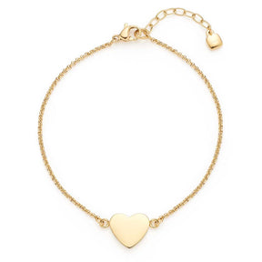 Goldenes Armband KELLY mit Herzanhänger auf weißem Hintergrund
