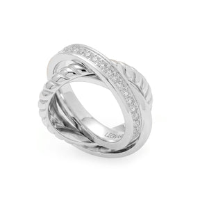 Ring VERA 19 aus Silber mit Diamanten, Draufsicht auf weißem Hintergrund
