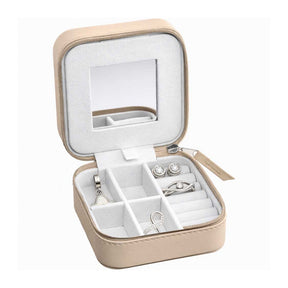 Reiseetui taupe geöffnet mit Spiegelfach und Fächern für Schmuck