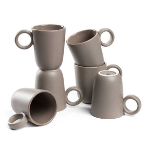 Keramiktasse ROMA 400 ml taupe 6er-Set in verschiedenen Positionen angeordnet