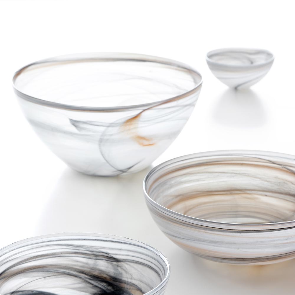 Glasschalen ALABASTRO in verschiedenen Größen mit Marmor-Muster in Beige und Grau