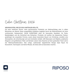 Dose PER TUTTO auf gedecktem Tisch in Weihnachtssetting mit Deko