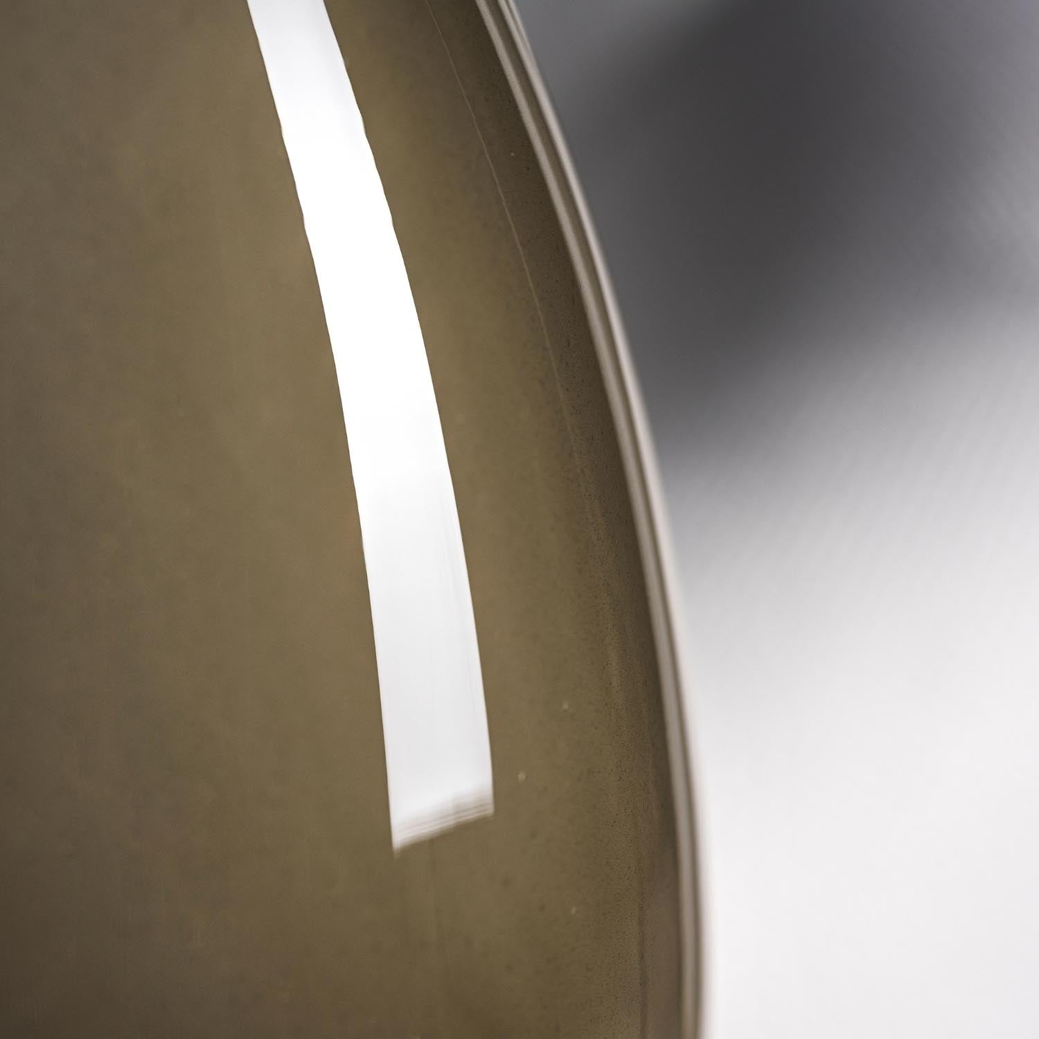 Braune Vase BEAUTY mit weißem Streifen, Detailansicht der Oberflaeche