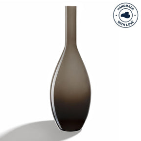 Vase BEAUTY 50 cm braun vor hellem Hintergrund mit Schlagschatten