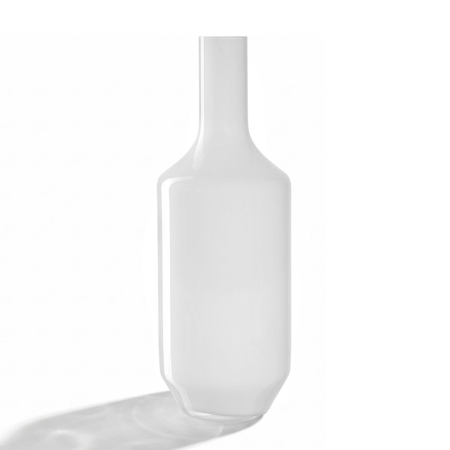 Vase MILANO weiß aus Glas vor weißem Hintergrund