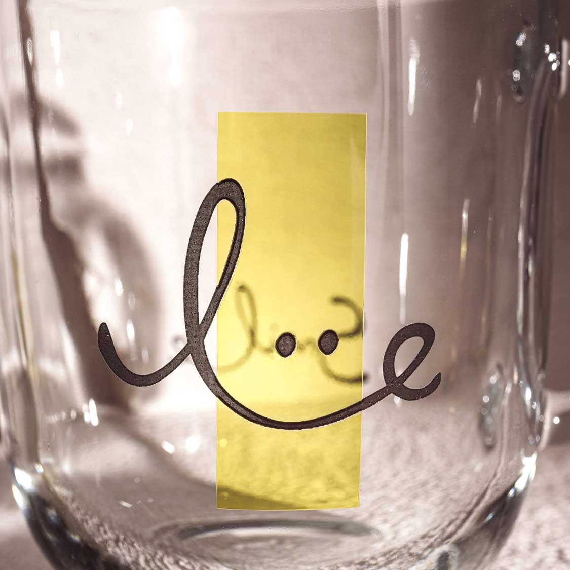 Glastasse EMOZIONE 400 ml mit lächelndem Gesicht und gelber Gravur
