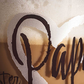 Tasse EMOZIONE mit Gravur "Bester Papa", Heißgetränk eingefüllt, Dampf sichtbar