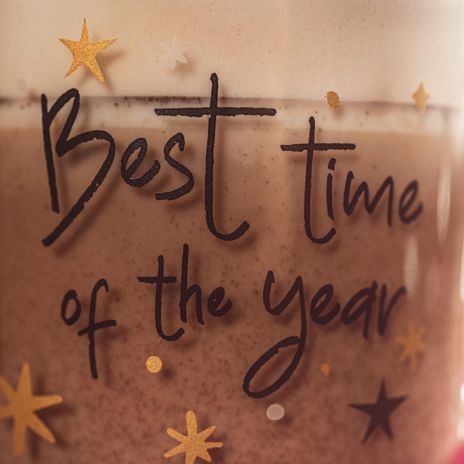 Tasse mit Gravur "Best time of the year", Sterne und Punkte als Dekoration