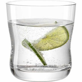 Trinkglas VITA mit Wasser, Eiswürfeln und Limettenscheibe gefüllt
