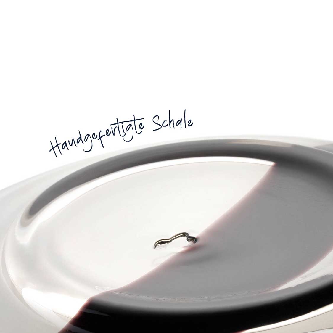 Schale ALVEO mit handgezeichneter Skala und kleinem Objekt auf der Oberflaeche