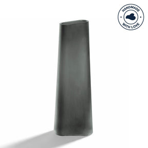 Vase TURNO 34 cm grau satiniert, konische Form vor weißem Hintergrund