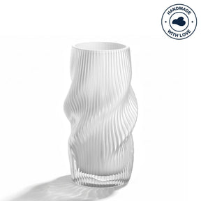 Vase VERDI 19 cm weiß mit gewellter Oberflächenstruktur auf weißem Hintergrund