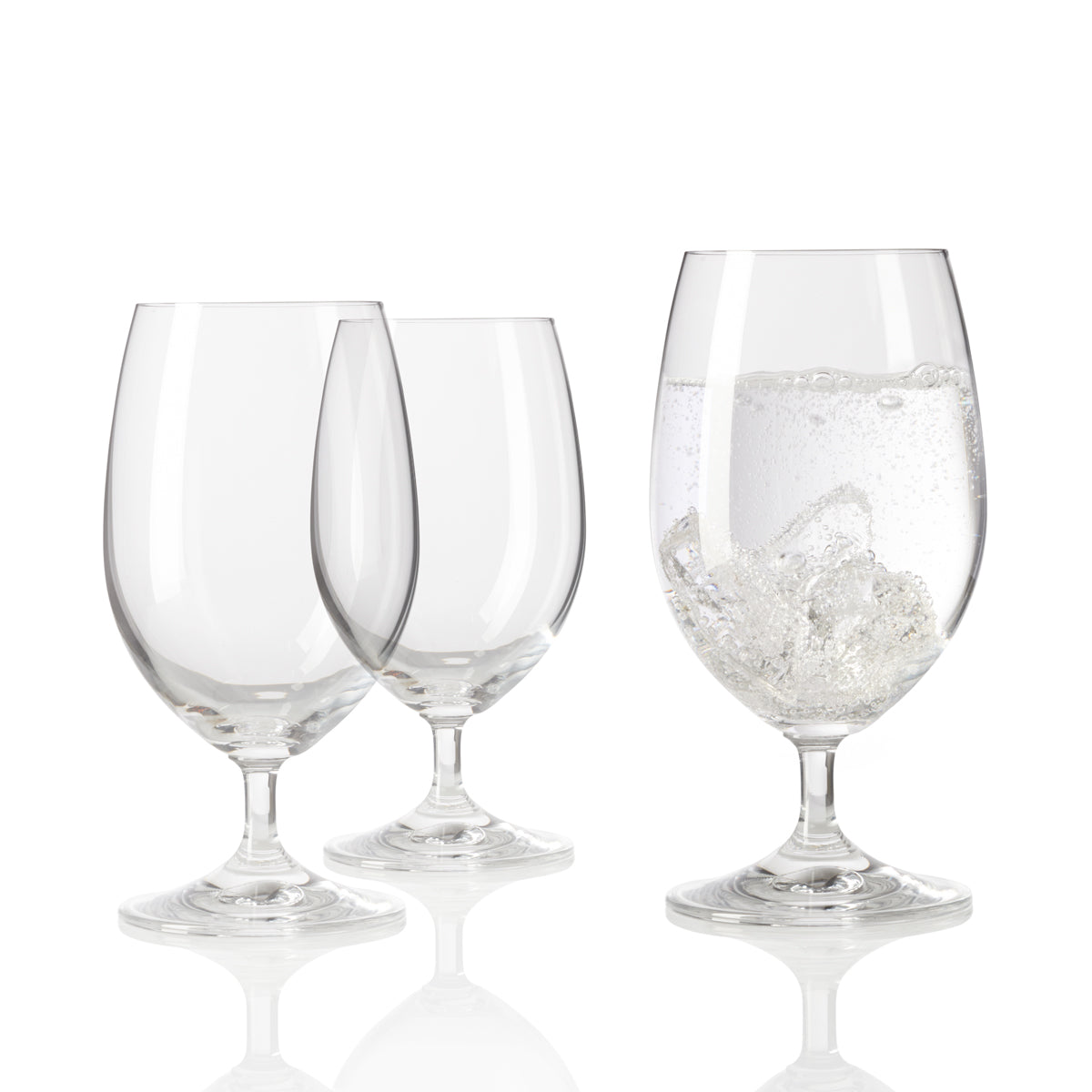 Wasserglas DAILY 370 ml, zwei leere und ein gefülltes Glas mit Eiswürfeln