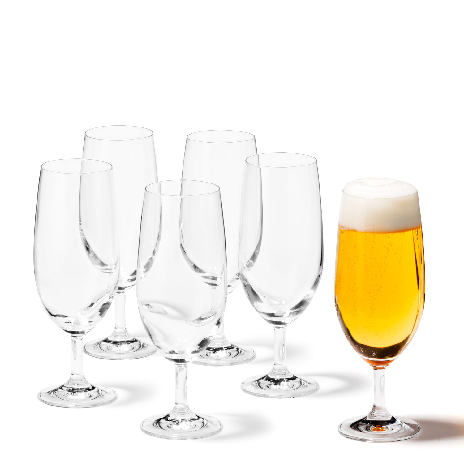 Bierglas DAILY 360 ml 6er-Set, fünf leere und ein gefülltes Glas mit Bier