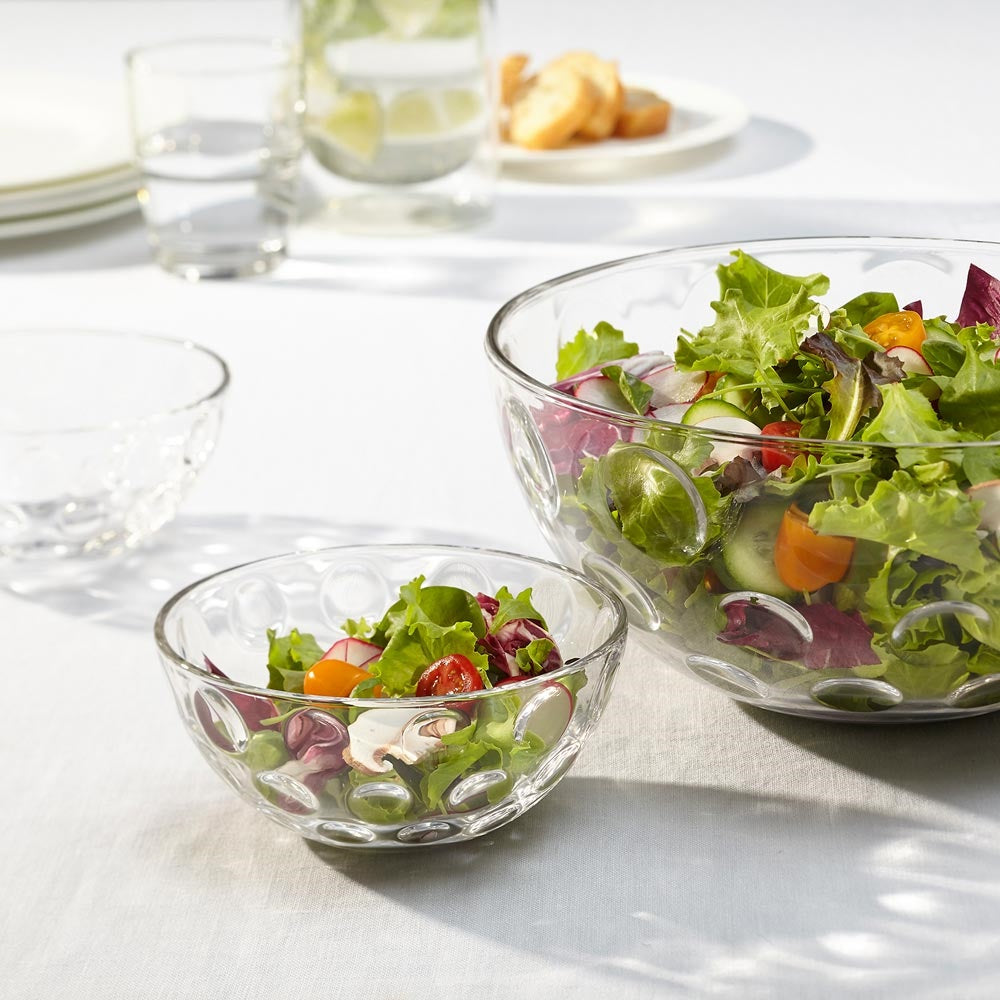 Glasschalen CUCINA OPTIC mit Salat auf gedecktem Tisch