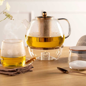 Teekanne TÈ PER TE mit Tasse auf Holztisch, Wärmespeicher