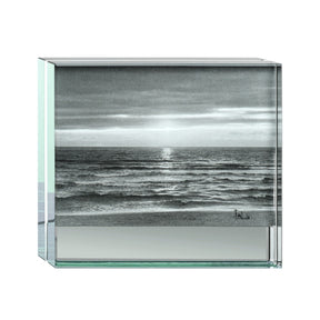Glasbilderrahmen LINEA mit Schwarzweiss-Fotografie von Meer und Strand